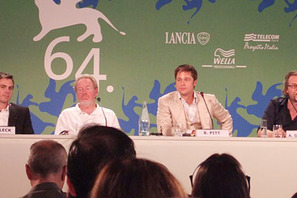 【ヴェネチア映画祭レポートvol.06】レッドカーペットでブラピにトラブル!? 画像