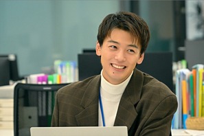 「白いタートルネックをこんなにも…」竹内涼真“勝男”の休日出勤スタイルに注目集まる「じゃあ、あんたが作ってみろよ」 画像