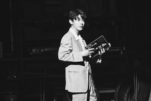 倉悠貴がナビゲート、チリ巨匠監督が社会主義政権の1年を描いた伝説のドキュメンタリー映画『最初の年』特別版予告編 画像