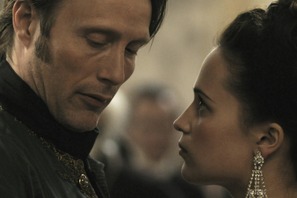 マッツ・ミケルセン、色気ダダ漏れのダンスシーン解禁『ロイヤル・アフェア 愛と欲望の王宮』本編映像 画像