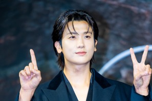 34歳になったパク・ヒョンシクをBTS・Vが祝福！プールの中でも“尊い”【PHOTO】 画像