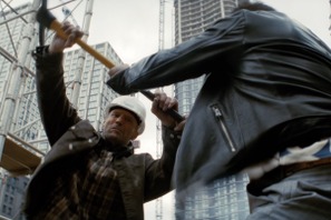 “現場監督”ジェイソン・ステイサム、爽快な工具アクション披露！『ワーキングマン』本編映像 画像