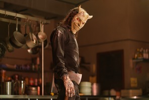 前作の恐怖は序章に過ぎなかった…殺人鬼“グラバー”が襲い掛かる！『ブラックフォン ２』本編映像 画像