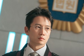 俳優チソンが“転生モノ”に挑む！権力の奴隷→正義感全開の裁判官の姿に期待募る！ 画像