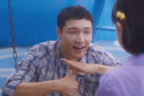 耳の聞こえない父と7歳の娘に立ちはだかる試練を切り取る『愛がきこえる』場面写真 画像