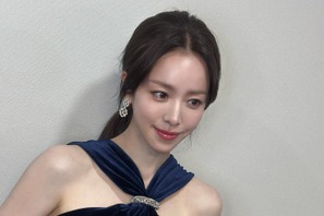 “青龍の女神” ハン・ジミン、魅惑のドレス姿にうっとり…舞台裏ショットも眩しい【PHOTO】 画像