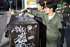 水上恒司＆綱啓永＆濱尾ノリタカ、落書き清掃で渋谷の街を綺麗に『WIND BREAKER／ウィンドブレイカー』特別映像 画像