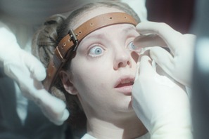 絶叫が響き渡る！麻酔なしで行う昔々の痛烈な美容術3選『アグリーシスター』コンセプトムービー 画像