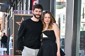 レイチェル・マクアダムスがハリウッドの殿堂入り 『HELP/復讐島』で共演の“パワハラ上司”演じたディラン・オブライエンらが駆け付ける 画像