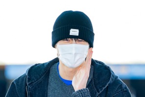 「マスクを外して！」困惑の報道陣にビョン・ウソクが異例の謝罪…“素顔NG”だった出国の様子 画像