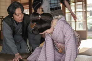 「ばけばけ」第107回あらすじ・場面写真　ヘブンが出勤中の松野家でトキが突然倒れてしまう…3月3日放送 画像