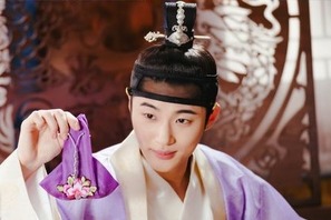 『花が咲けば、月を想い』のビョン・ウソク、『ソンジェ』前に演じた世子役で見せた“酒豪ぶり” 画像