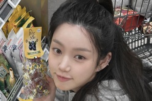 『チャングム』女優の娘イ・ユビ、10歳若く見える“超童顔”ビジュアル！飾らない日常を公開【PHOTO】 画像