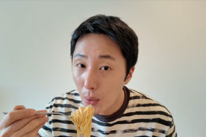 『太陽を抱く月』チョン・イル、日本で一人暮らし中！手際が良すぎる「料理男子」っぷり炸裂【PHOTO】 画像