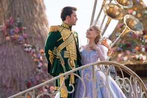 すれ違うグリンダとフィエロ…『ウィキッド 永遠の約束』清水美依紗＆海宝直人、吹替版本編シーン 画像