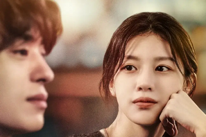 コ・ユンジョンが新作のポスターで魅せた新たな顔。ク・ギョファンとの“異色ロマンス”に期待大 画像