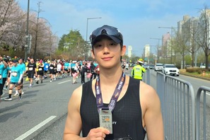 俳優チョン・ヘイン、初のハーフマラソン完走！鍛え上げられたフィジカルに“びっくり”【PHOTO】 画像