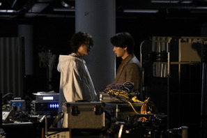 中村倫也と神木隆之介が対峙！ 映画『君のクイズ』、物語の核心に迫る緊迫の場面写真20点解禁 画像