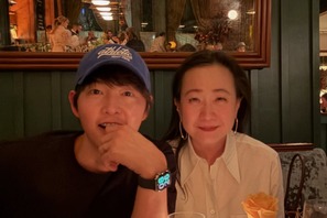 “次回作の相談？” ソン・ジュンギ、『Pachinko パチンコ』原作者と米国で親交を深めた！【PHOTO】 画像