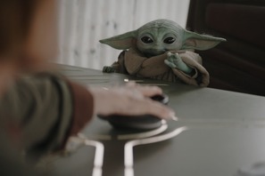 「何食べてても可愛い」グローグーのもぐもぐ姿にファン悶絶『スター・ウォーズ／マンダロリアン・アンド・グローグー』 画像