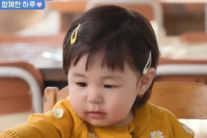 シム・ヒョンタクの息子ハルくん、ついに「パパ」と言葉が溢れ出す！初めての父子二人旅で見せた成長の瞬間 画像