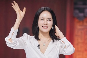 『太陽を抱く月』ハン・ガイン、『SNLコリア』で圧巻のウエディング姿＆約20年ぶりとなる制服姿を披露 画像