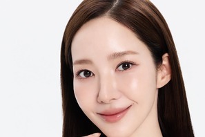 パク・ミニョンの“圧倒的な透明感”にファン悶絶！人形のような無欠点肌にうっとり【PHOTO】 画像