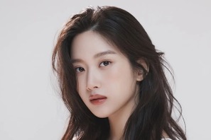 『女神降臨』女優ムン・ガヨン、映画『ソウルメイト』監督が手掛ける新作映画の主演オファーを受ける 画像