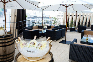 初秋のルーフテラスでブラン・ド・ブランを楽しむ　表参道レストラン・モザイクにて期間限定テラスオープン 画像