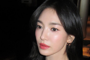 ソン・ヘギョの“儚げな美貌”にため息…仲良しの後輩女優ペ・スジも即「いいね」で反応【PHOTO】 画像