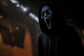 母親となった主人公、ゴーストフェイスとの因縁の対決へ『スクリーム 7』特別映像＆場面写真 画像