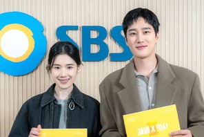 スケールアップして帰ってくる！待望のアン・ボヒョン主演『財閥 x 刑事』台本読み合わせの様子 画像