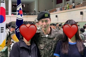 少し痩せた？イ・ジェウク、基礎軍事訓練を修了！より男らしくなった軍服姿が公開に【PHOTO】 画像