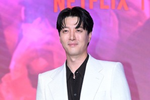 『七日の王妃』俳優イ・ドンゴン、済州島で運営するカフェが一時休業へ…度重なる工事延長で客から不満の声も 画像