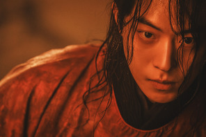 「没入感がすごい」 ナム・ジュヒョク主演のNetflixシリーズ「トングン −呪いの宮−」先行映像解禁 画像