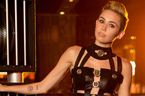 マイリー・サイラス、全裸で挑んだ新曲PV公開 画像