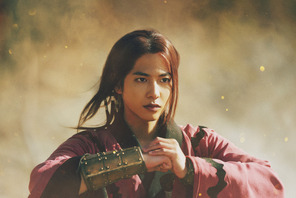「胸が熱くなりました」「泣きました」蒙武役の平山祐介、“息子”志尊淳とのツーショット公開『キングダム 魂の決戦』 画像