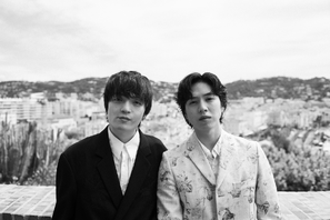 坂東龍汰＆岡山天音『我々は宇宙人』カンヌ滞在中素顔を捉えたスチール到着　制作スタジオ訪問、アフレコ見学なども 画像