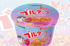 「ブルダック炒め麺」シリーズ最新フレーバー「スワイシーブルダック炒め麺 BIGカップ」を8月18日ファミリーマートにて日本最速先行発売！ 画像