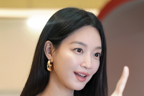 “リアル女神”女優シン・ミナの神々しい美貌に脱帽…「さらに美貌が覚醒中」【写真】 画像