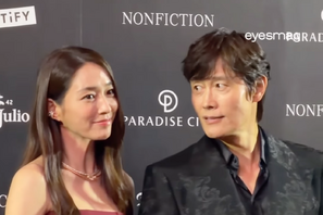 韓国芸能界の“おしどり夫婦”イ・ビョンホン＆イ・ミンジョン、公の場で見せた夫婦の深い絆と品格 画像