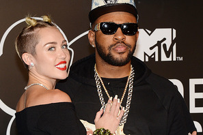 マイリー・サイラス、婚約解消後は音楽プロデューサーと交際中!? 画像