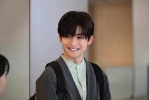 「最高オブ最高」話題沸騰！芦田愛菜＆高橋文哉「南田南弁護士は天才肌」エスカレーターの“ズン・チャ・チャ”シーン公開 画像