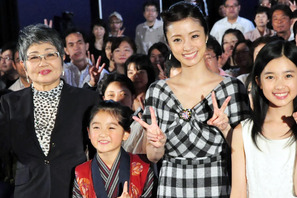 上戸彩、『おしん』を経てプライベートでも母になる決意？　「いいお母さんになれたら」 画像