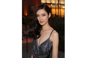 ビバリーヒルズの芸術センター開館記念パーティー、フェラガモ着用でTAOらセレブ登場 画像