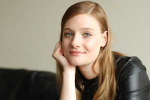 フランソワ・オゾンの新たなミューズ、ロモーラ・ガライが語る『エンジェル』 画像