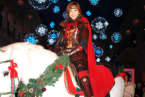 和央ようか、白馬に鎧姿で「今年のクリスマスは彼氏と！」宣言も場内はなぜか爆笑 画像
