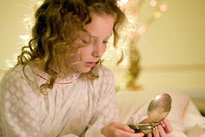 豪華アイテム“黄金の羅針盤”を再現！　『ライラの冒険』ジャパンプレミアにて初披露 画像