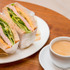 ランチのサンドイッチプレート（950円）、コーヒーセットは+300円