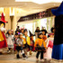 仮装ゲストでにぎわう